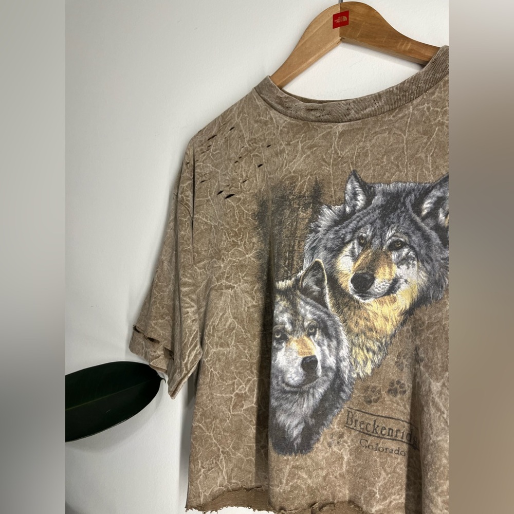 VINTAGE HAND DISTRESSED WOLF TEE